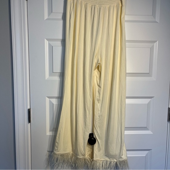 Weworewhat Wide Leg Yellow Stretch Pants Size X-Large With Feather Accent A30 - Picture 6 of 9